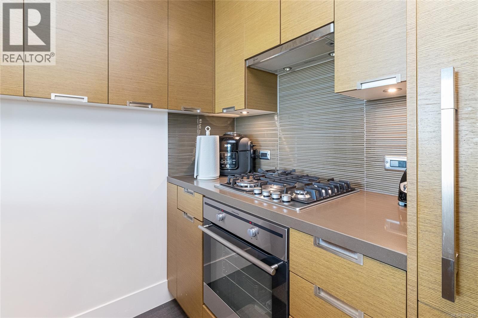 708 83 Saghalie Road, Victoria