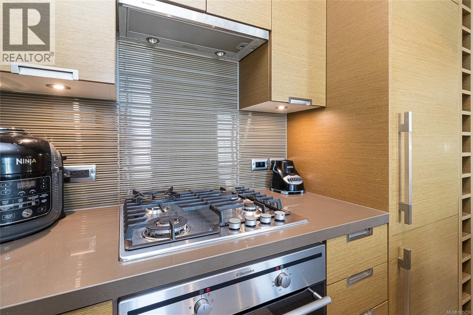 708 83 Saghalie Road, Victoria