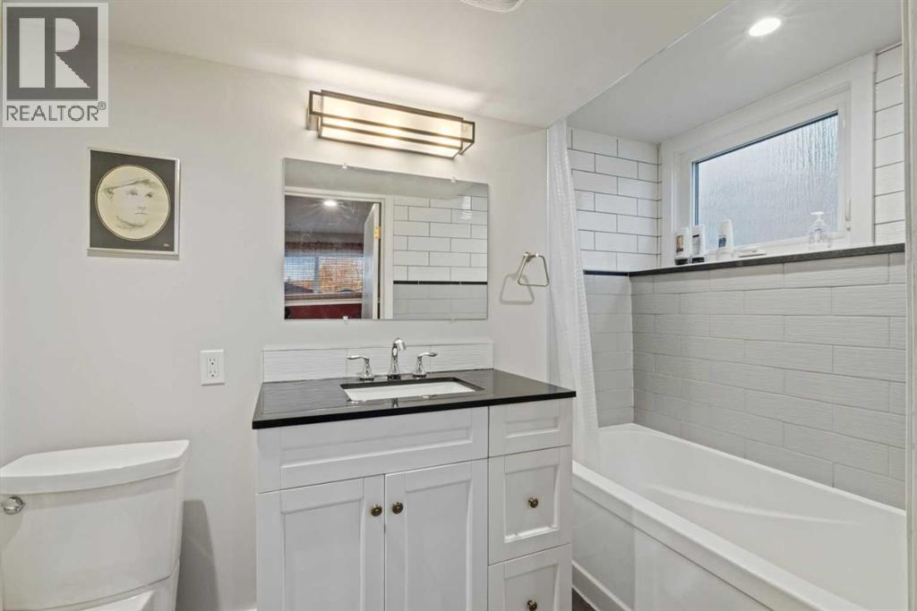 Single Family House 4 Level for Sale in  Macewan Glen Drive NW MacEwan Glen Calgary 