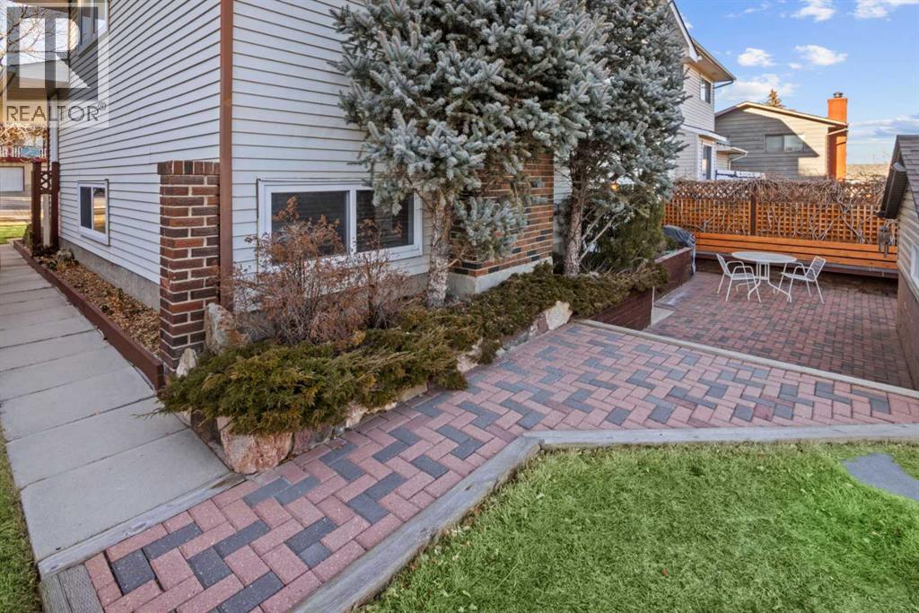 Single Family House 4 Level for Sale in  Macewan Glen Drive NW MacEwan Glen Calgary 