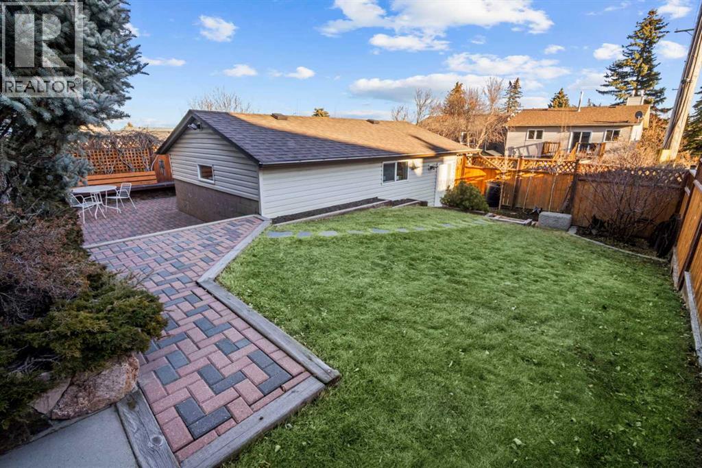 Single Family House 4 Level for Sale in  Macewan Glen Drive NW MacEwan Glen Calgary 