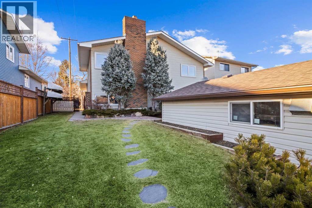 Single Family House 4 Level for Sale in  Macewan Glen Drive NW MacEwan Glen Calgary 