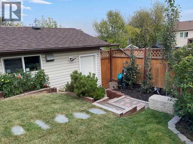 Single Family House 4 Level for Sale in  Macewan Glen Drive NW MacEwan Glen Calgary 