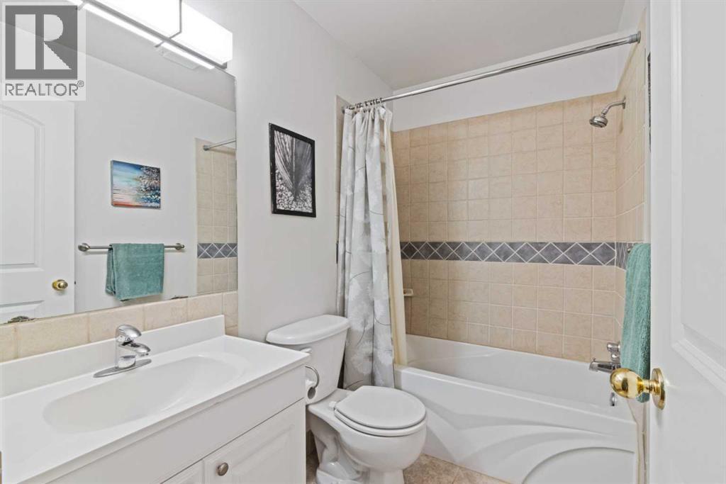 Single Family House 4 Level for Sale in  Macewan Glen Drive NW MacEwan Glen Calgary 