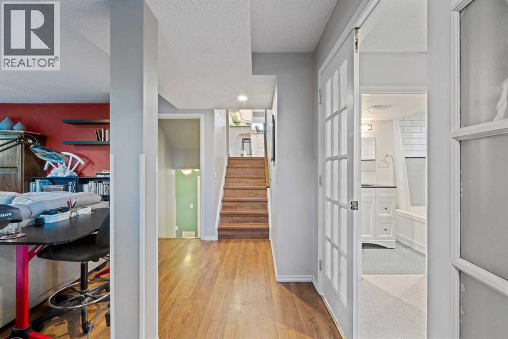 Single Family House 4 Level for Sale in  Macewan Glen Drive NW MacEwan Glen Calgary 