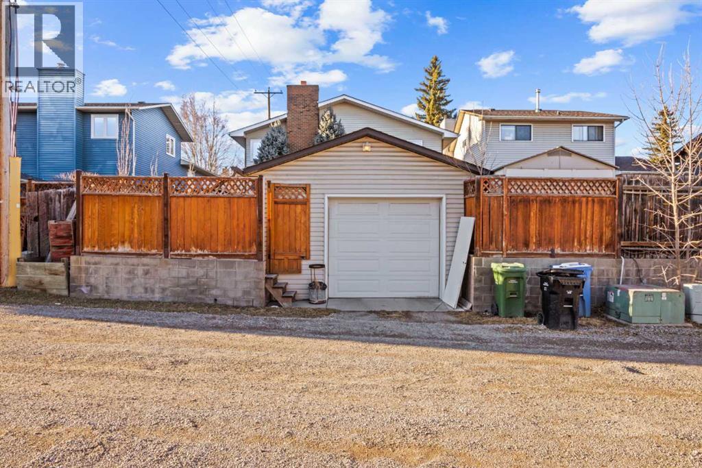 Single Family House 4 Level for Sale in  Macewan Glen Drive NW MacEwan Glen Calgary 