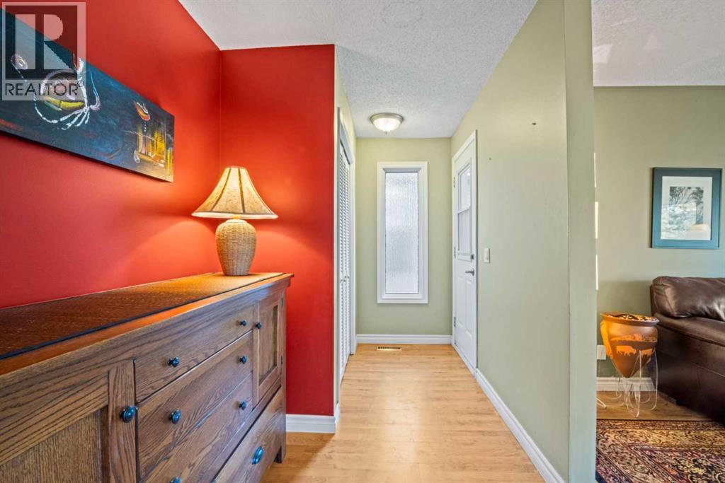 Single Family House 4 Level for Sale in  Macewan Glen Drive NW MacEwan Glen Calgary 