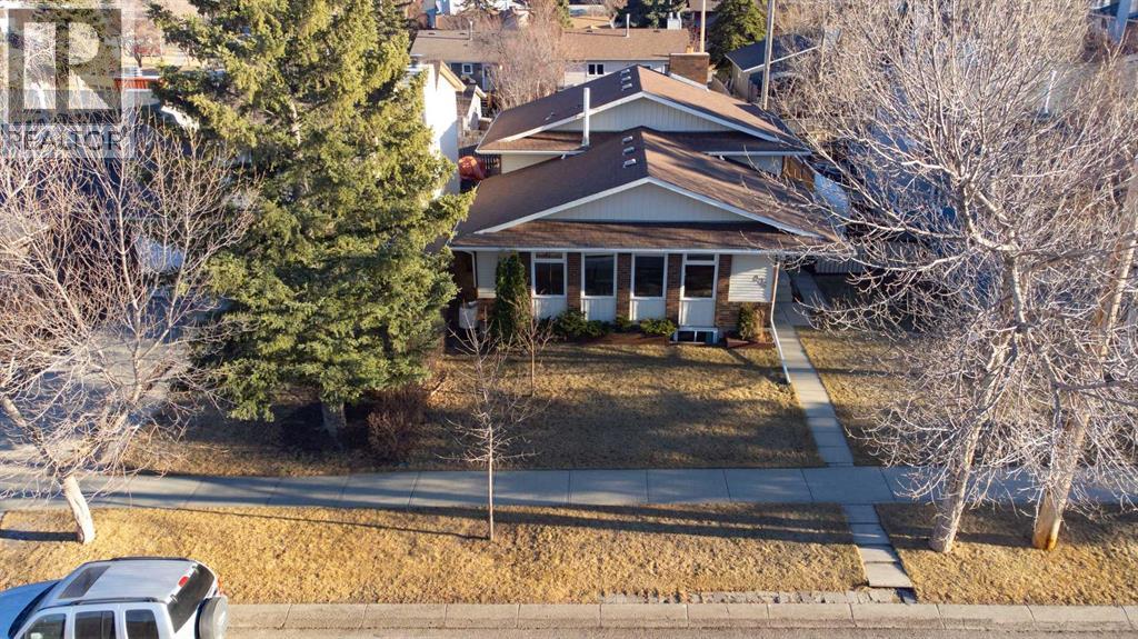 Single Family House 4 Level for Sale in  Macewan Glen Drive NW MacEwan Glen Calgary 