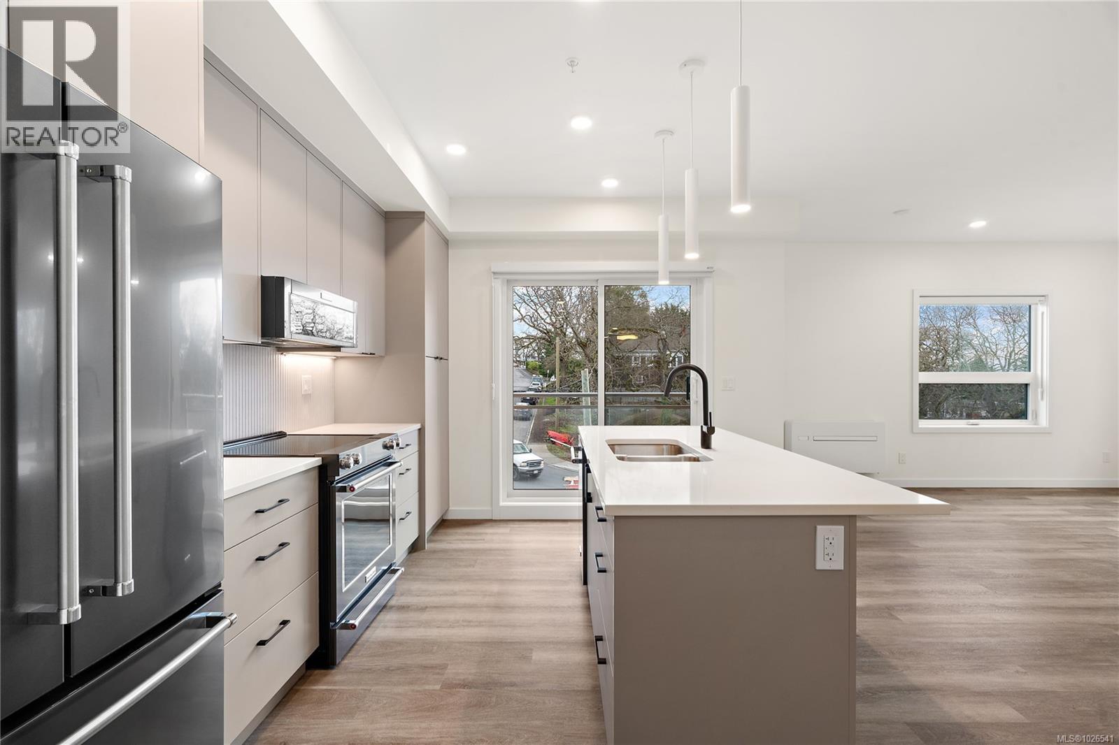 #407 610 Lampson St - 1