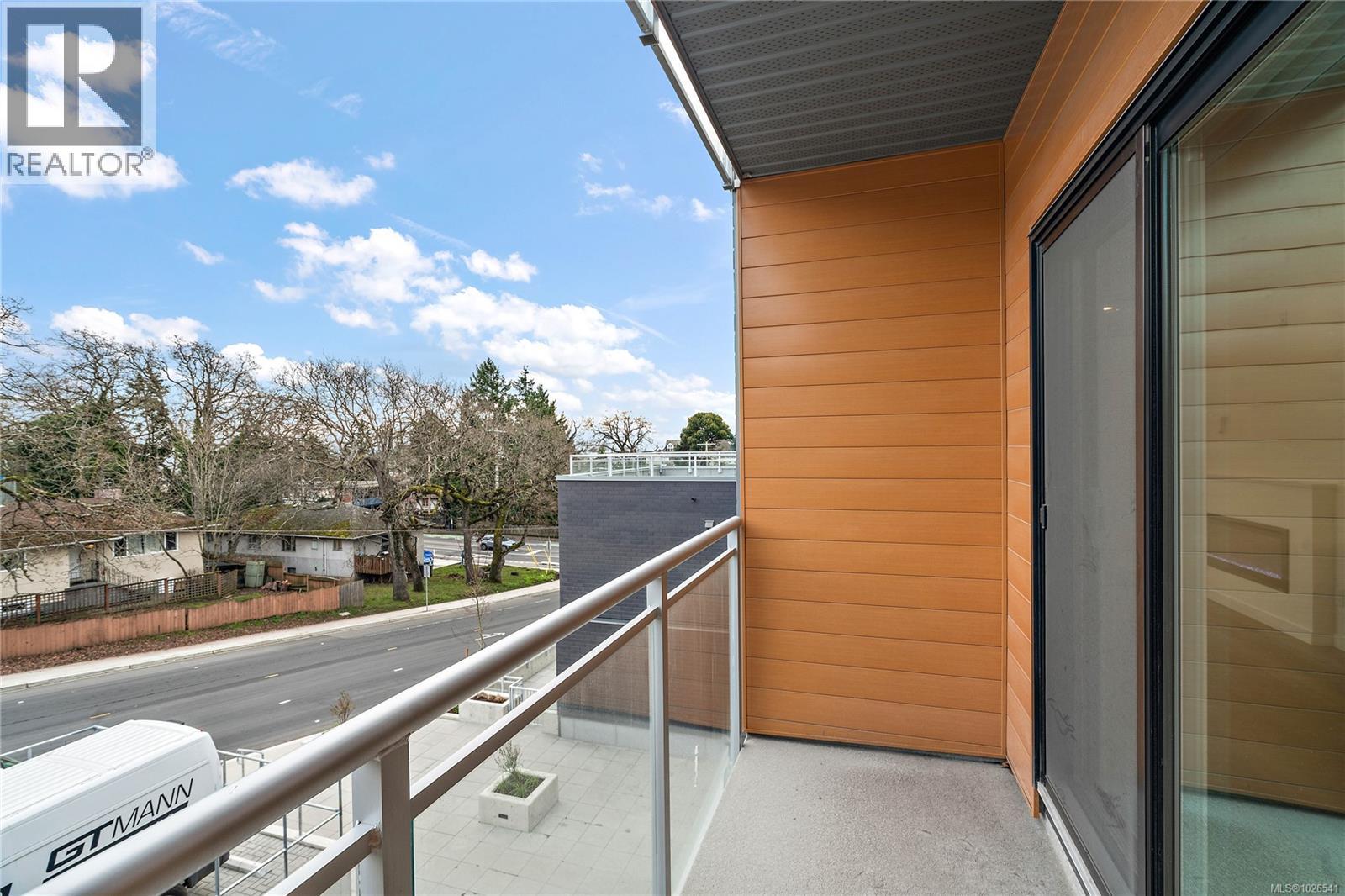 407 610 Lampson St, Esquimalt