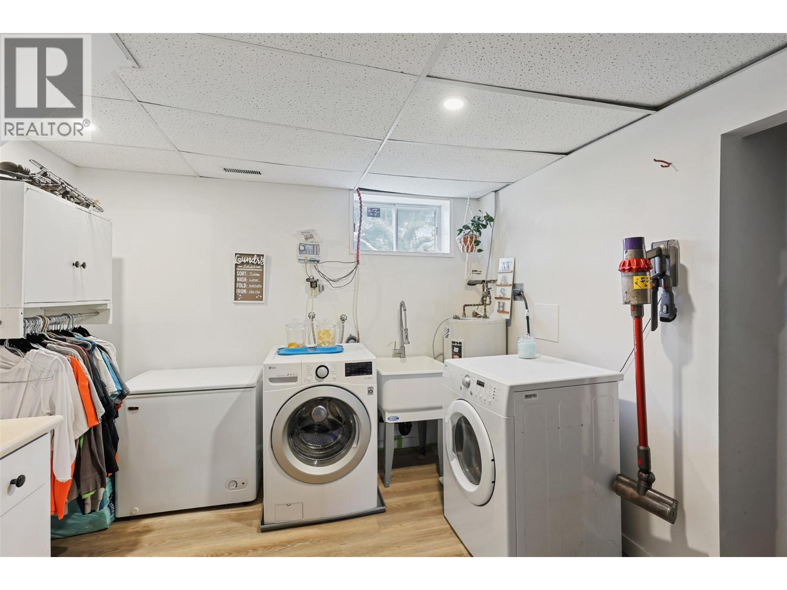1721 BRUNNER Avenue - 27