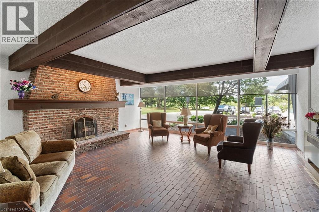 225 HARVARD Unit 611 photo 5