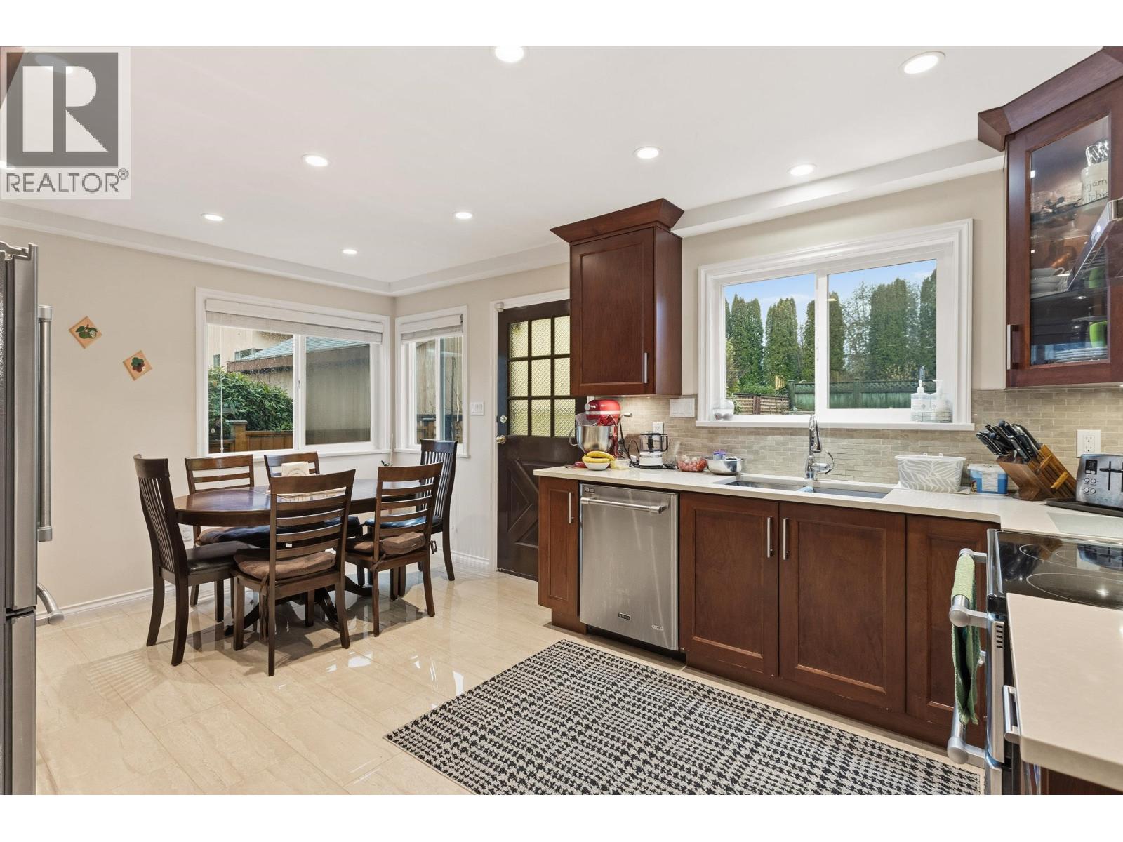 4729 CANADA WAY, Burnaby