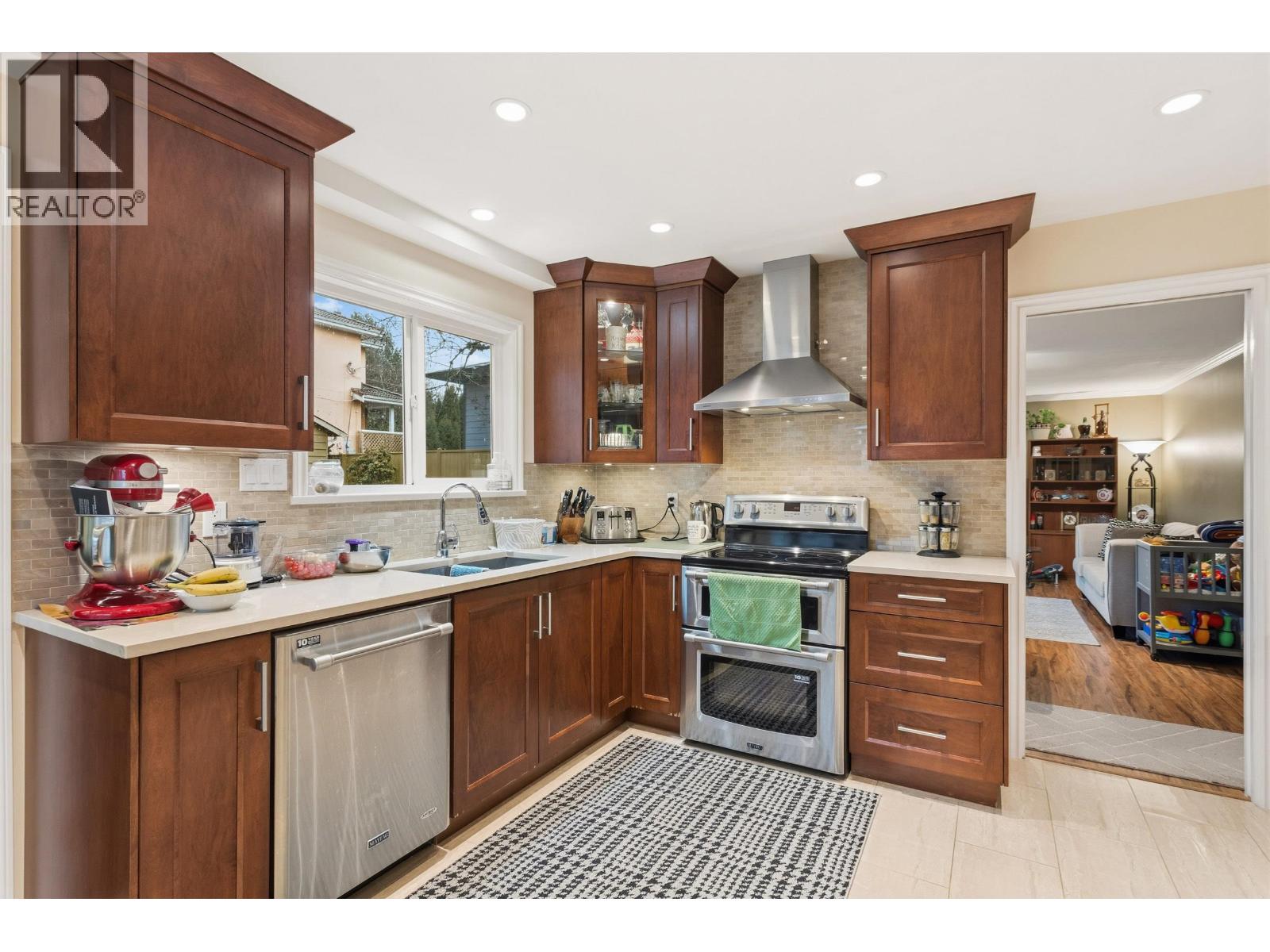 4729 CANADA WAY, Burnaby