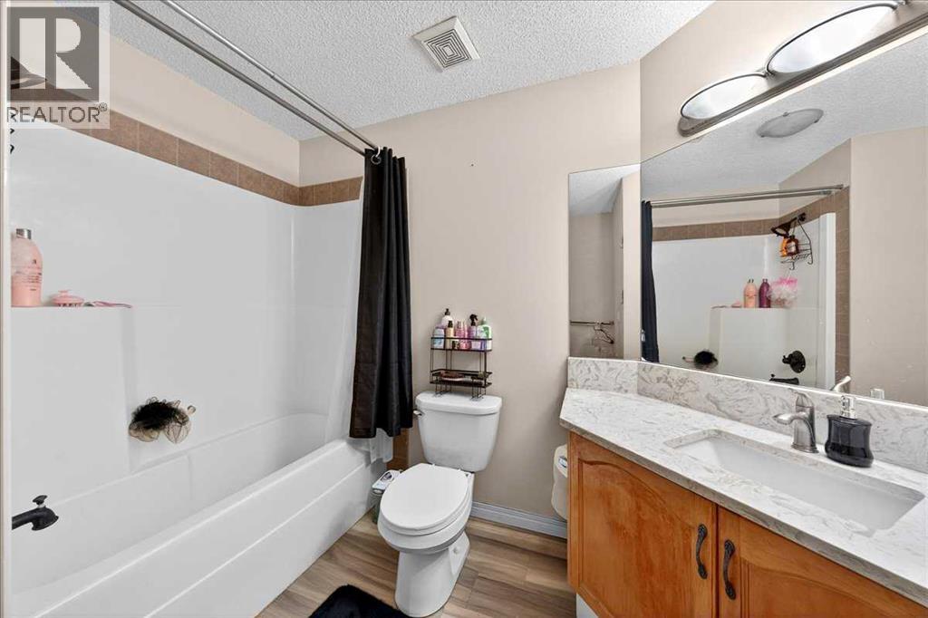 Single Family House for Sale in  Saddlecrest Crescent NE Saddle Ridge Calgary 