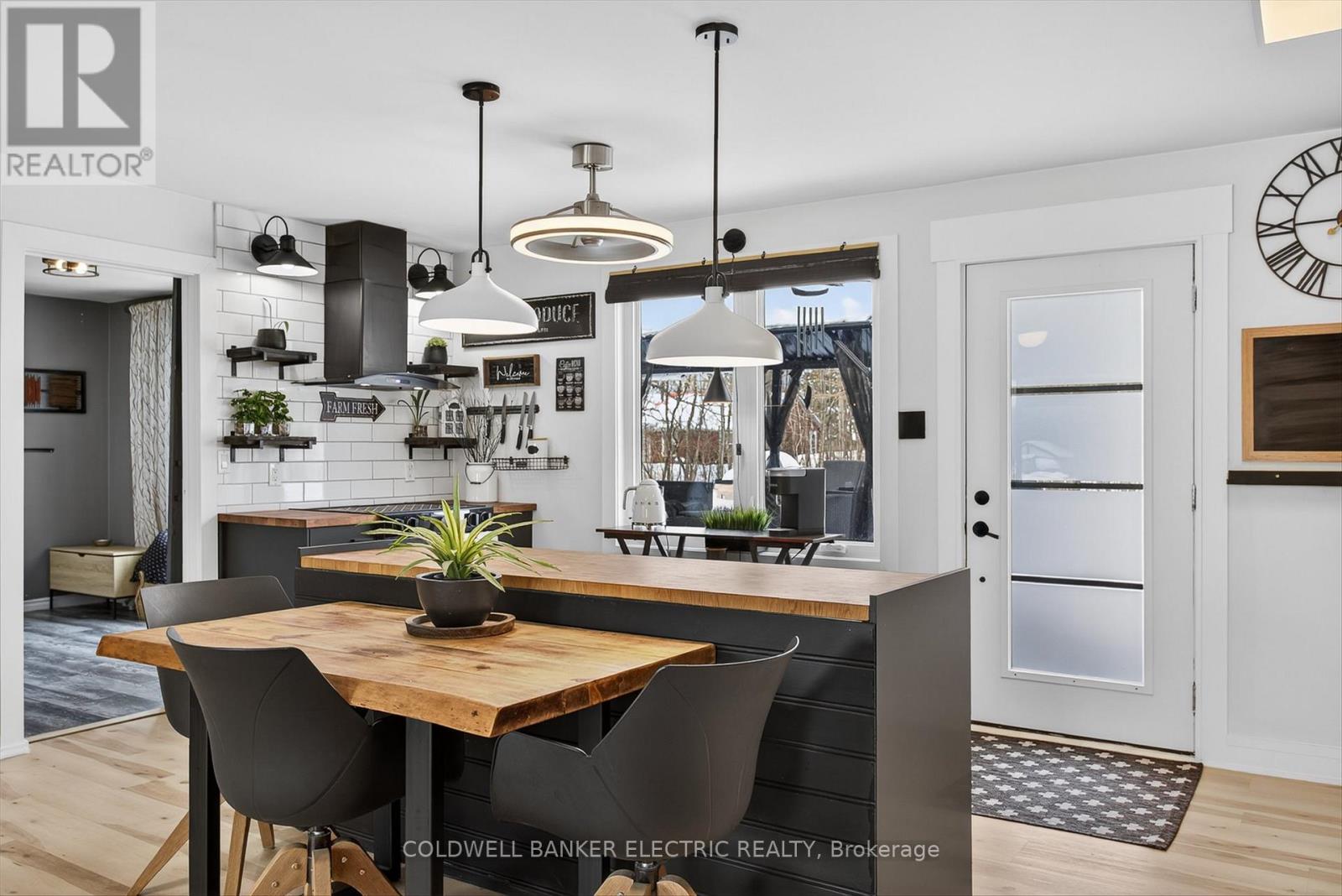 5 FIRE ROUTE 60 - Photo 4 of 38, Trent Lakes, Ontario