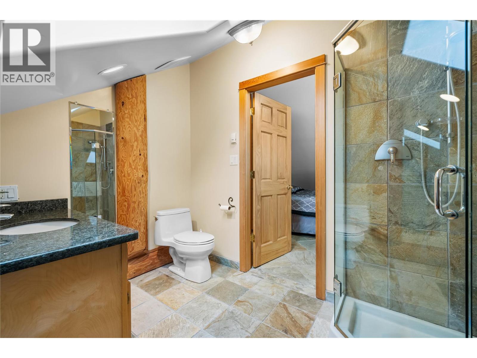 129 Boulder Beach Road, Kootenay Bay