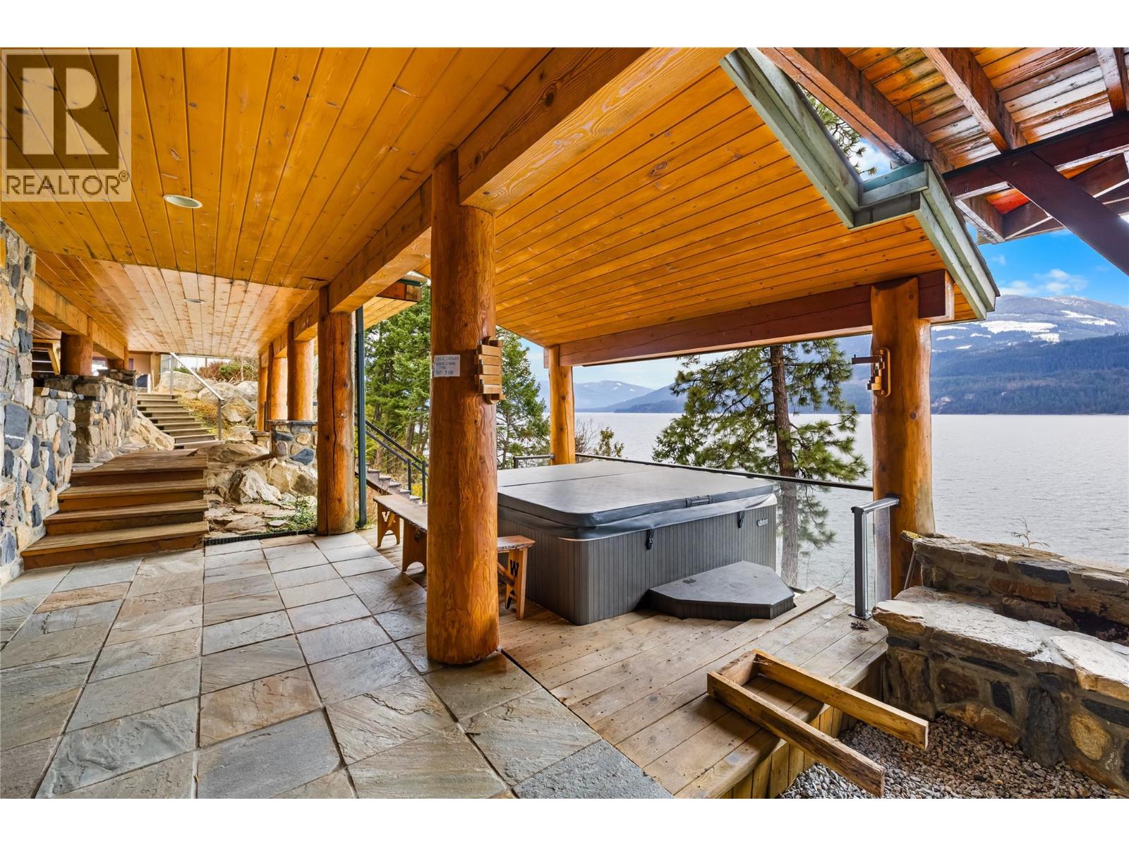 129 Boulder Beach Road, Kootenay Bay
