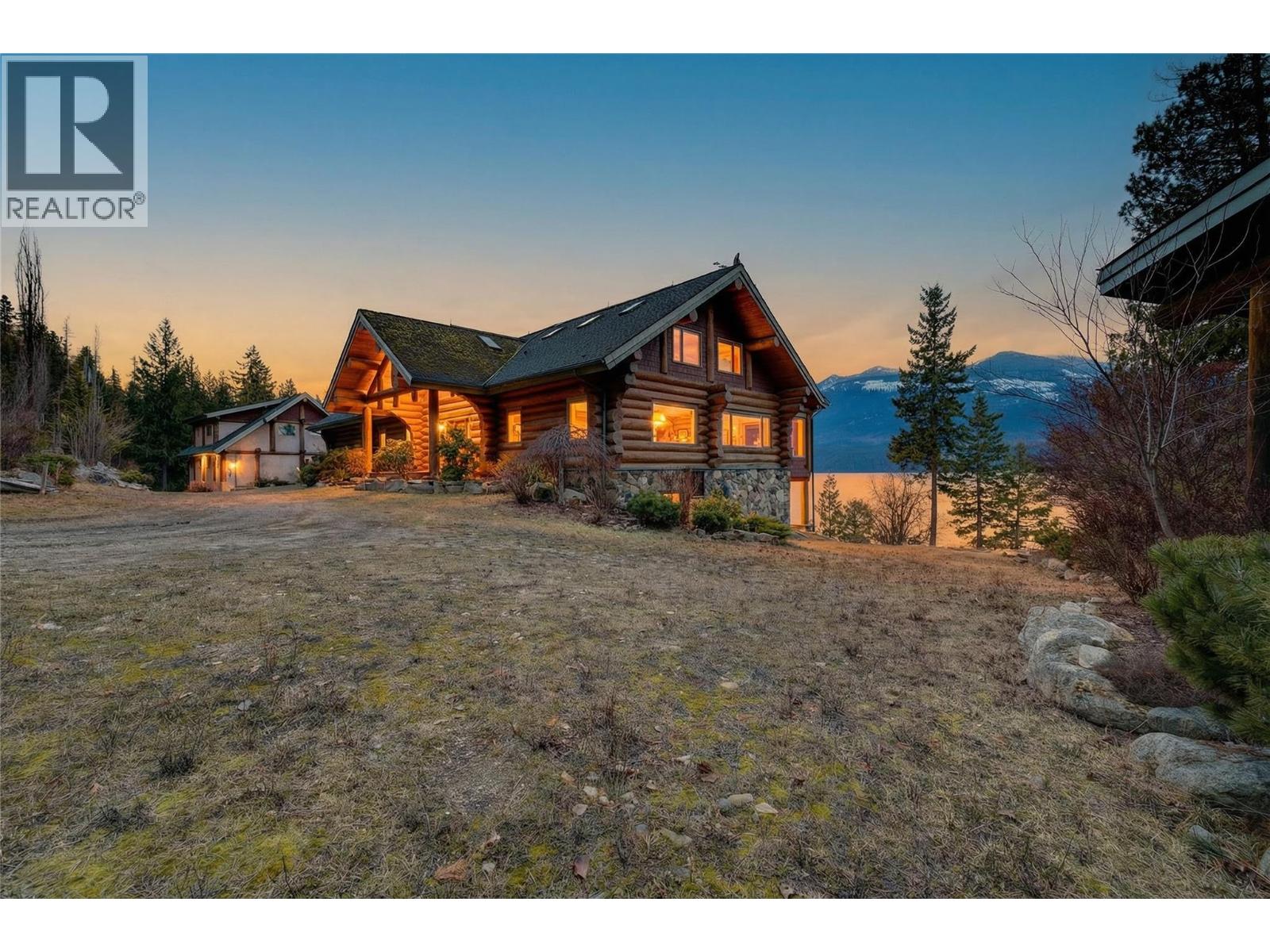 129 Boulder Beach Road, Kootenay Bay