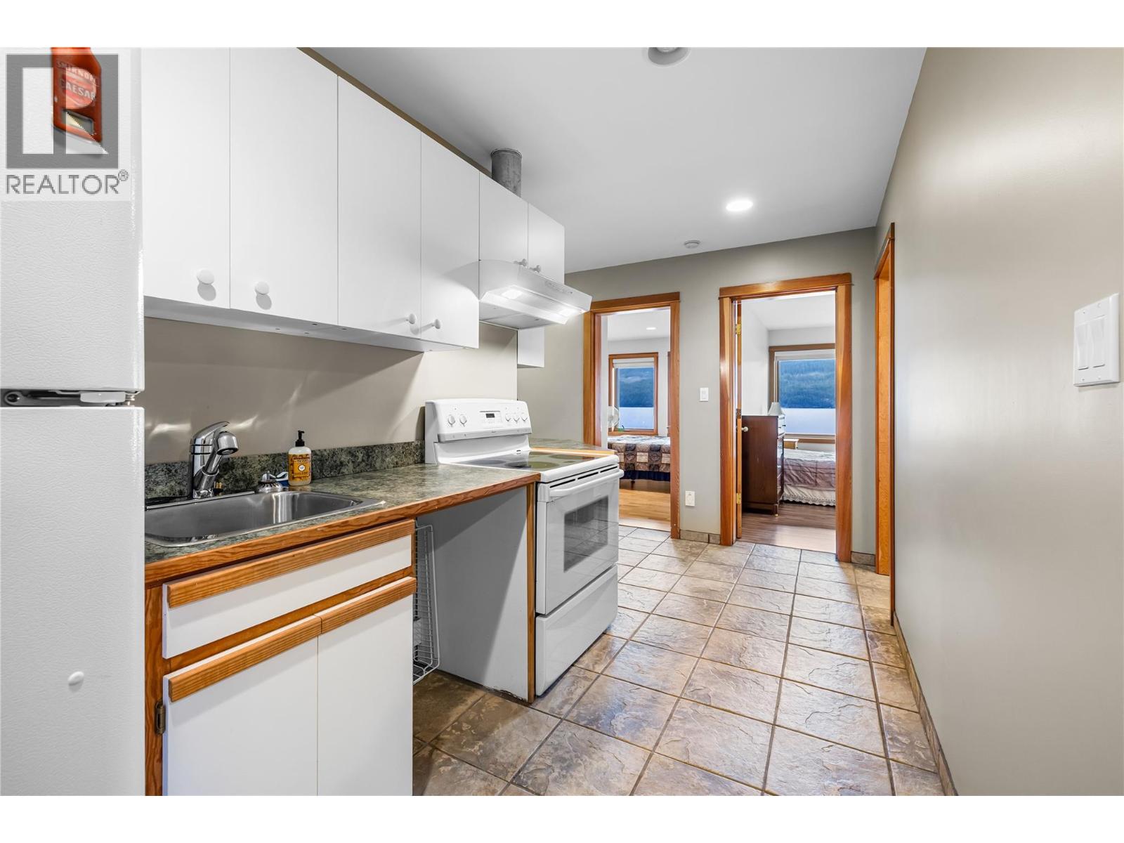 129 Boulder Beach Road, Kootenay Bay