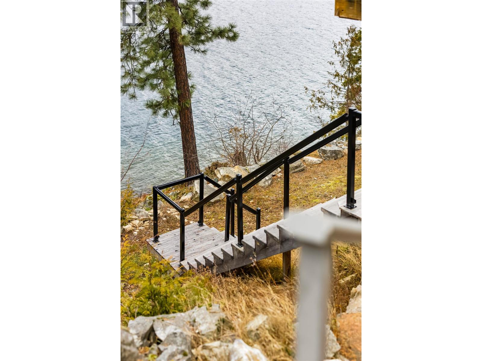 129 Boulder Beach Road, Kootenay Bay