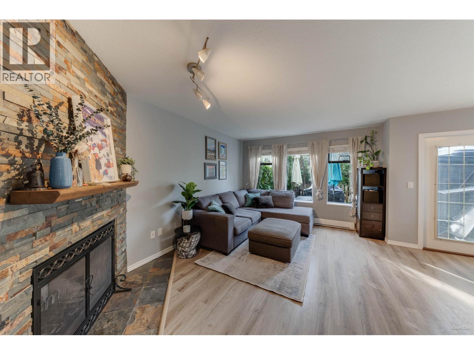 49 98 BEGIN STREET - Photo 4 of 30, Coquitlam, British Columbia