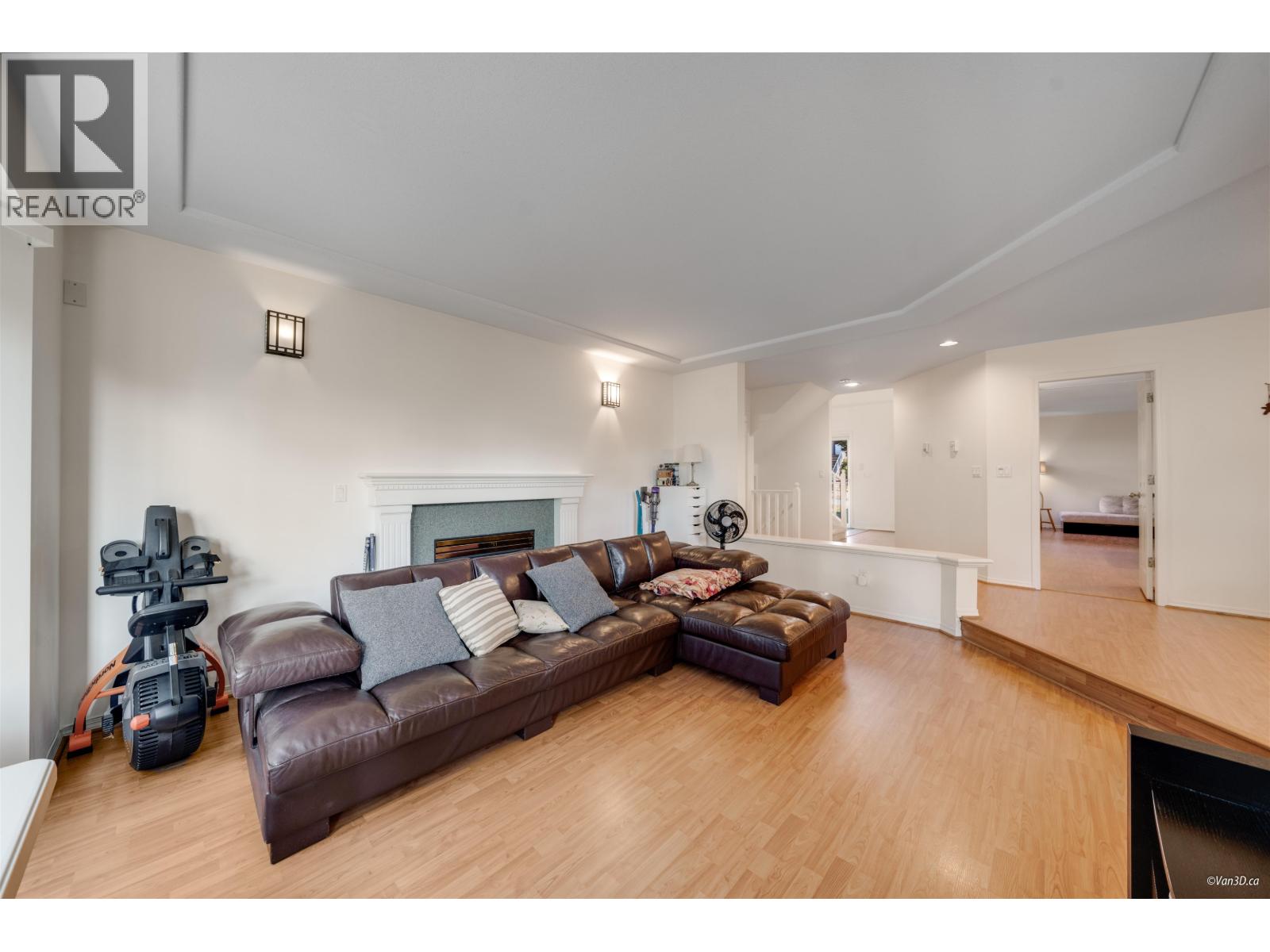 136 1685 PINETREE WAY, Coquitlam