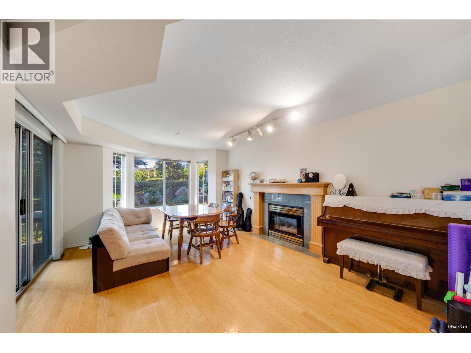 136 1685 PINETREE WAY, Coquitlam