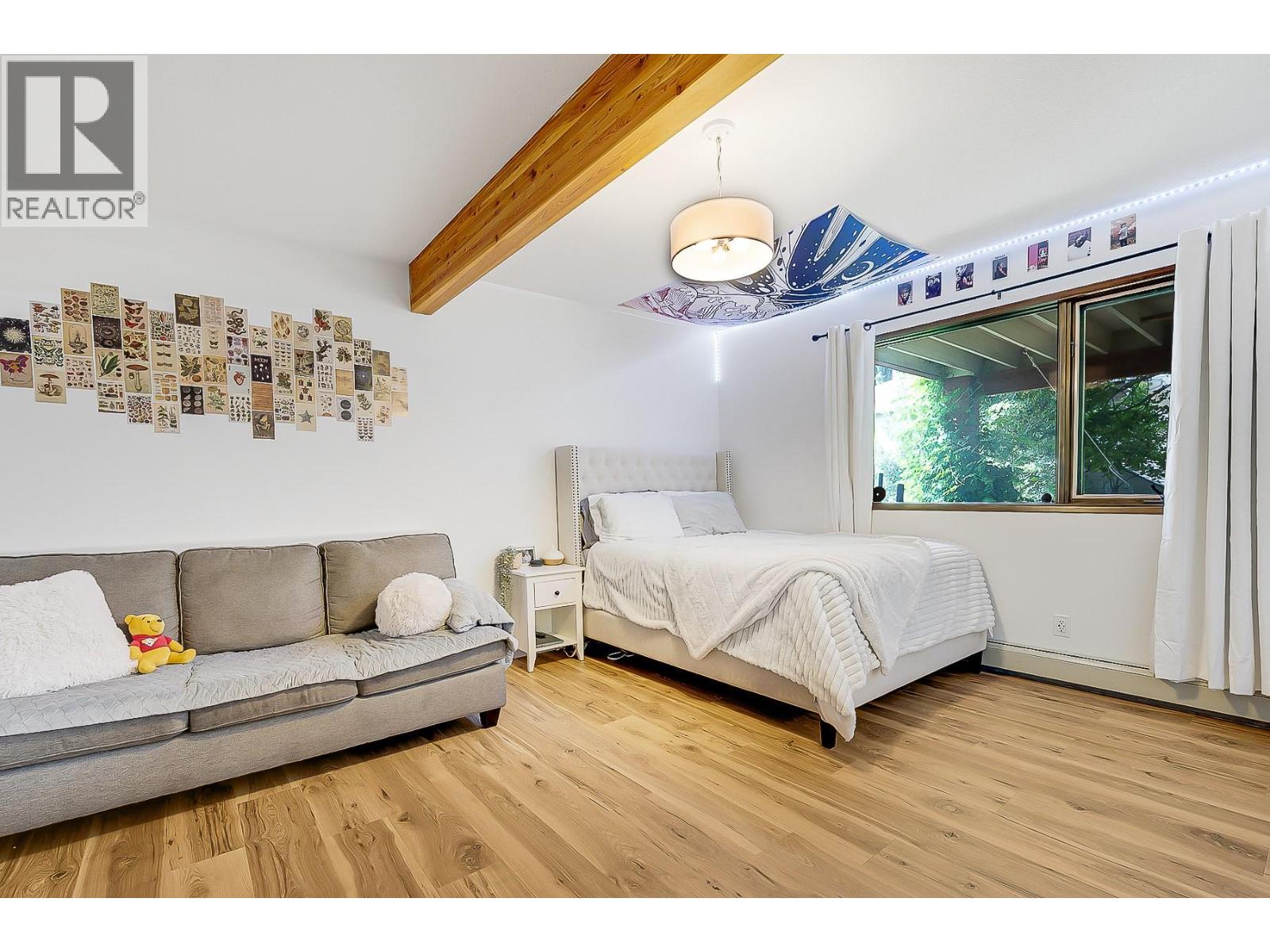 1590 Willow Crescent - 34