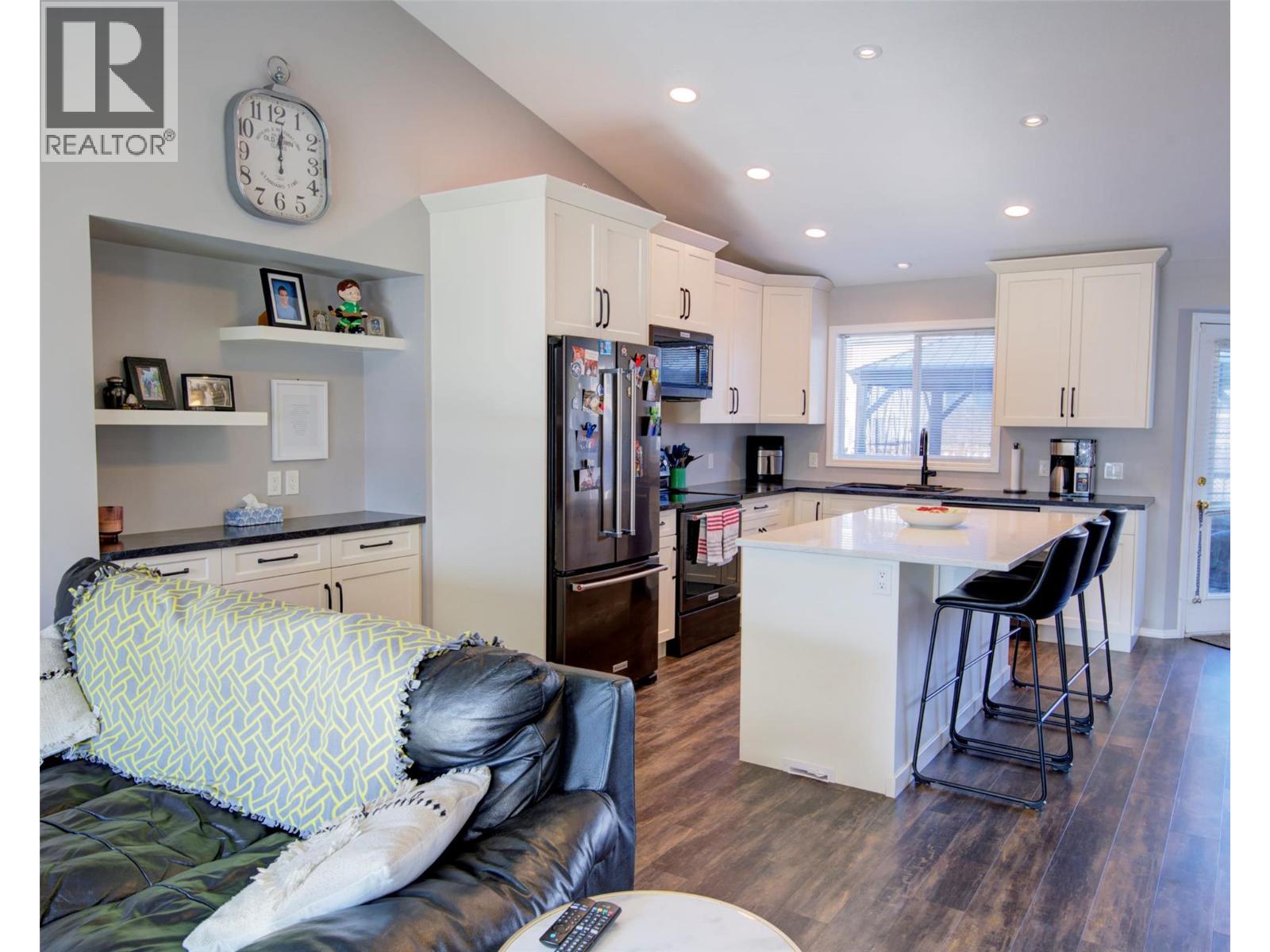 2312 Hunter Avenue, Armstrong