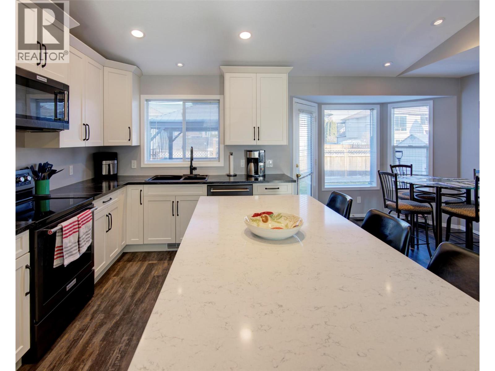 2312 Hunter Avenue, Armstrong