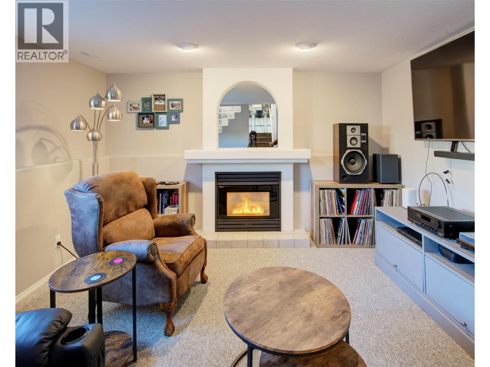 2312 Hunter Avenue, Armstrong