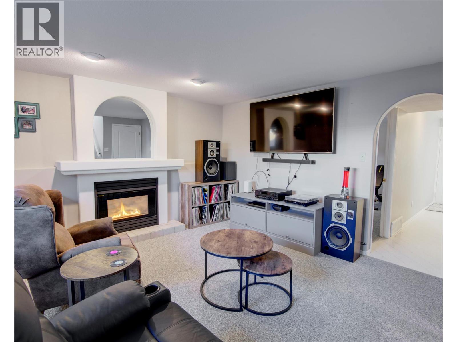 2312 Hunter Avenue, Armstrong