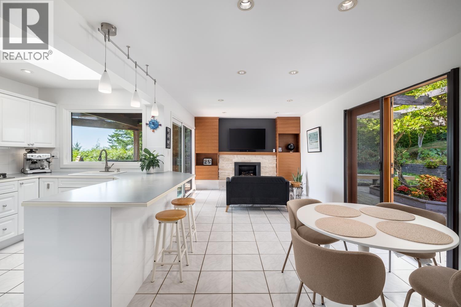 4615 WOODGREEN DRIVE, West Vancouver