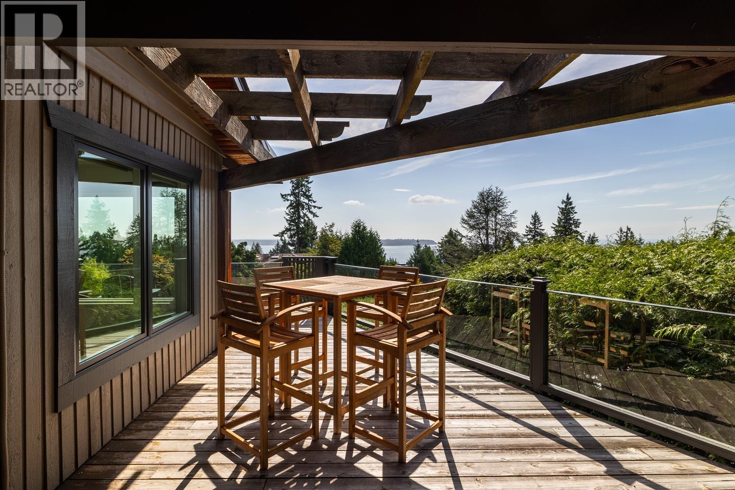4615 WOODGREEN DRIVE, West Vancouver