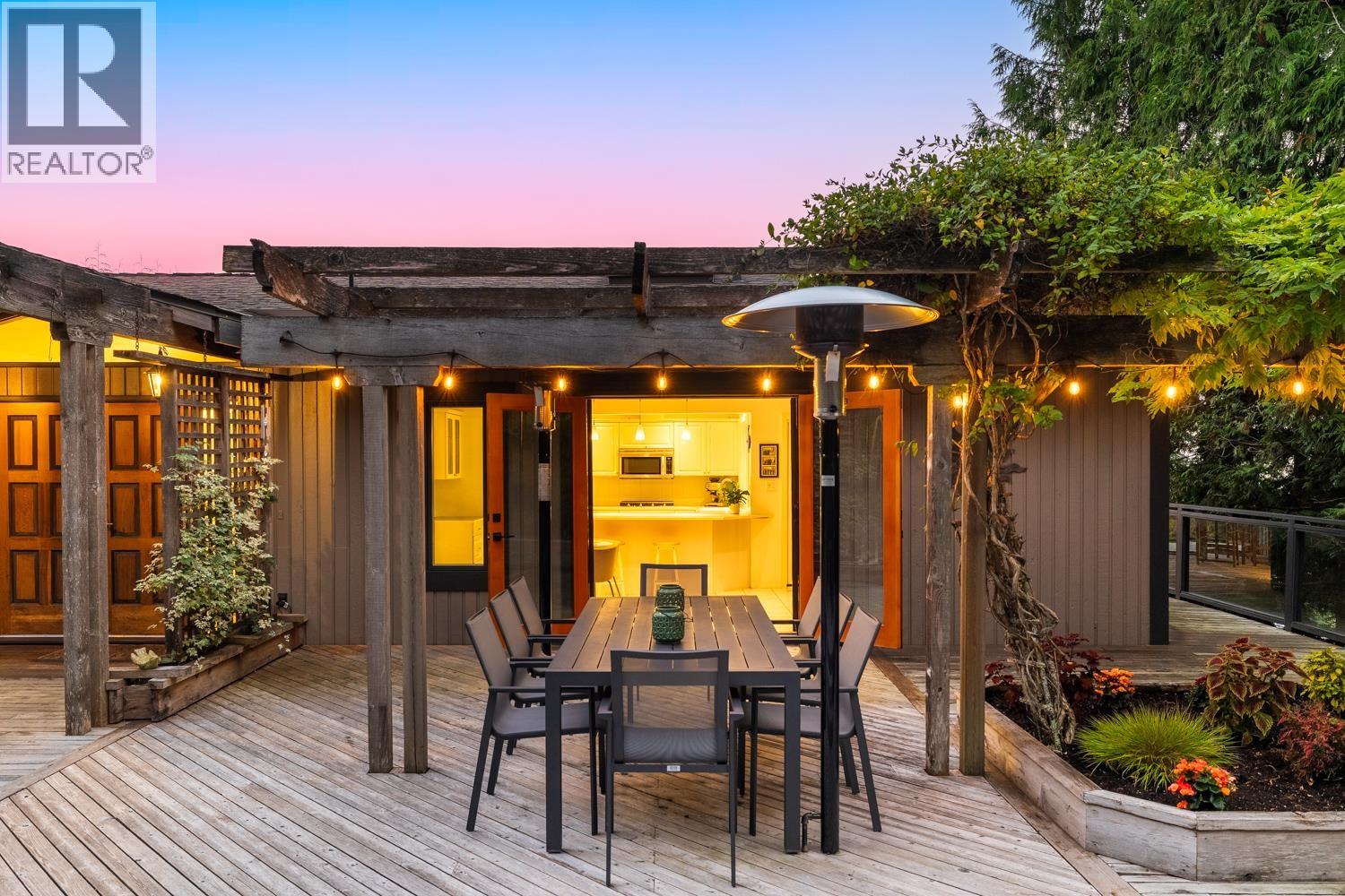 4615 WOODGREEN DRIVE, West Vancouver