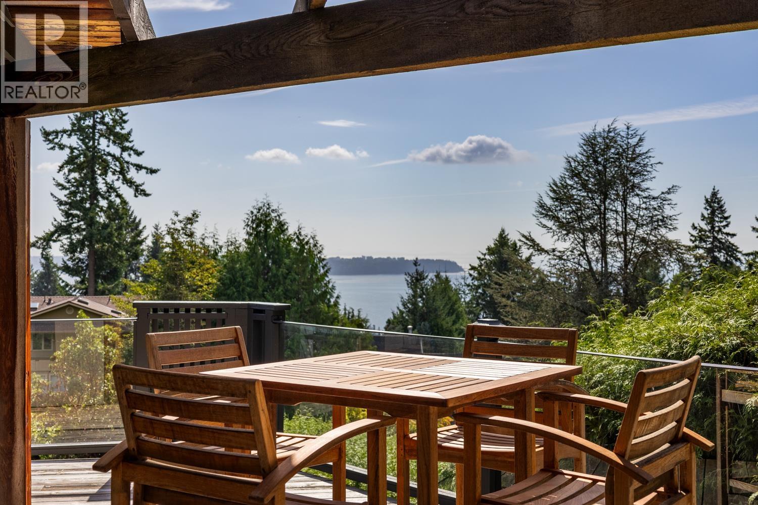 4615 WOODGREEN DRIVE, West Vancouver