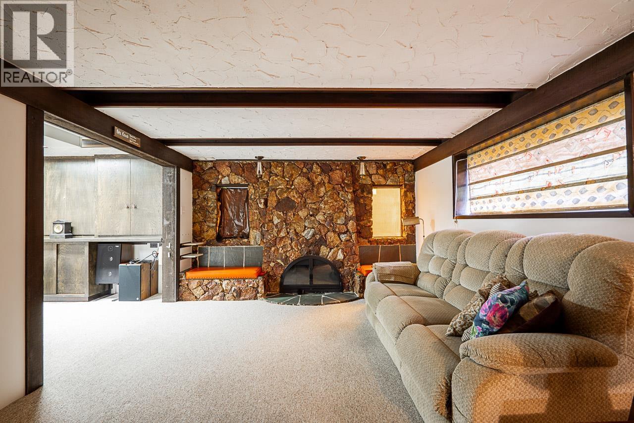 6779 ELWELL STREET, Burnaby