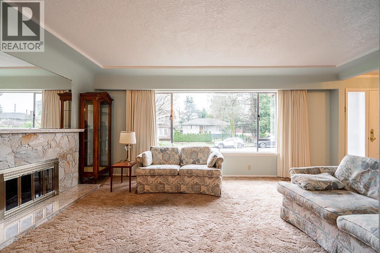 6779 ELWELL STREET, Burnaby