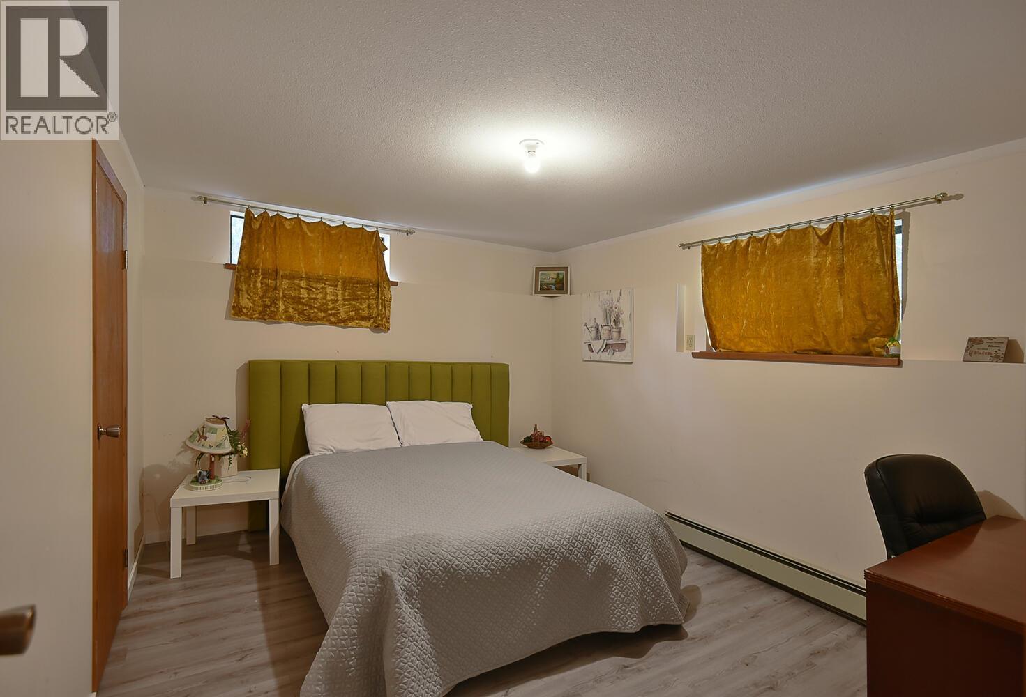 6377 N GALE AVENUE, Sechelt