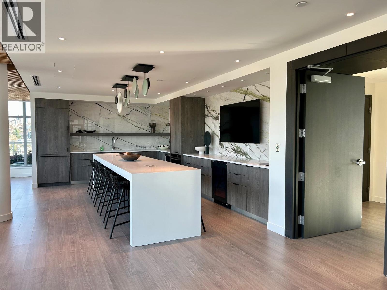 510 755 HARBOURSIDE DRIVE, North Vancouver