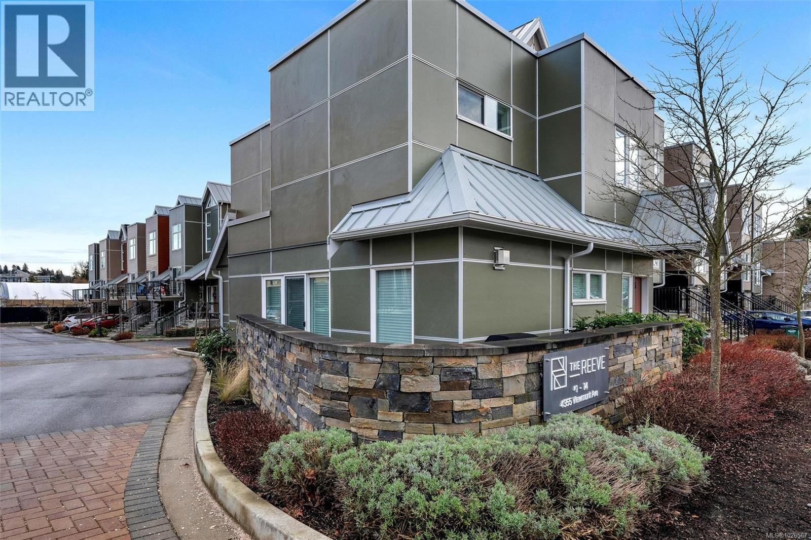 13 4355 Viewmont Avenue, Saanich