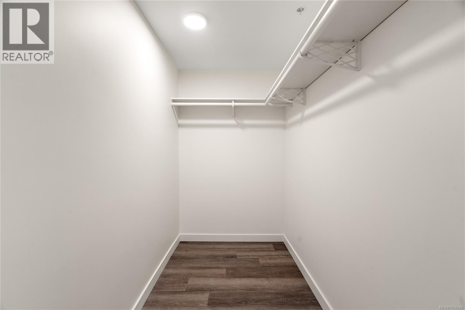 TH5 1102 Esquimalt Road, Esquimalt