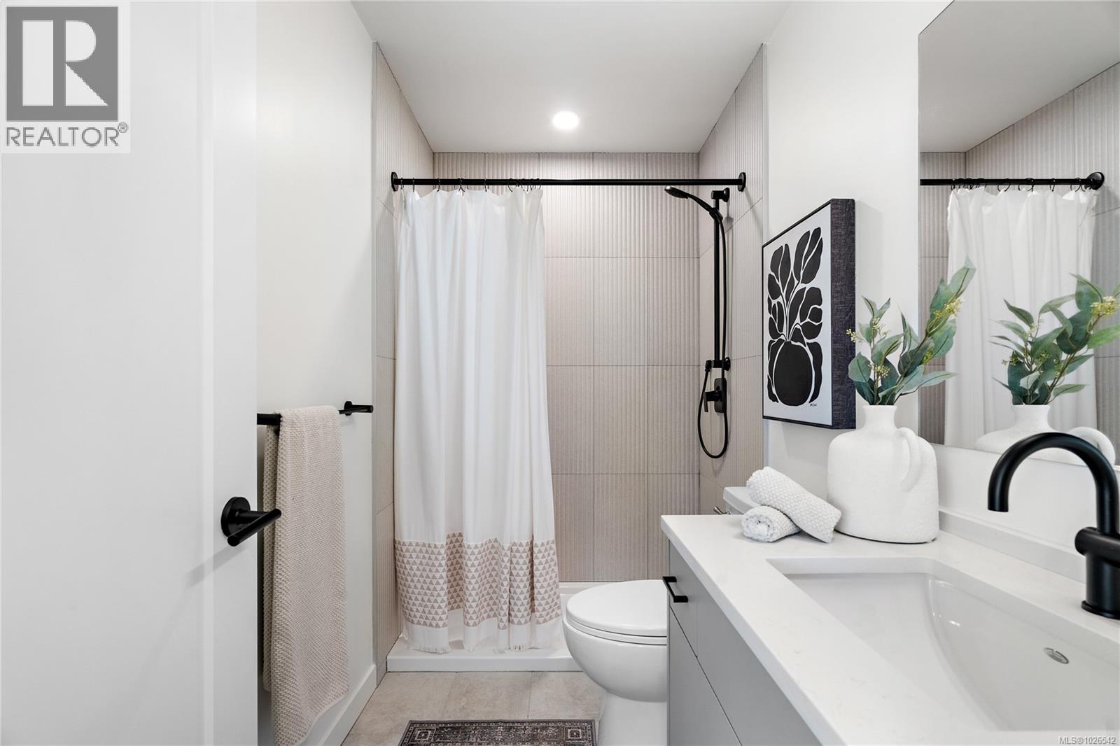 TH5 1102 Esquimalt Road, Esquimalt