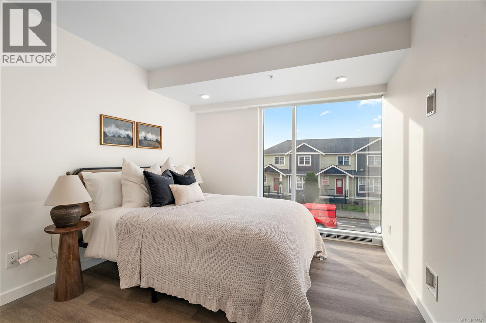 TH5 1102 Esquimalt Road, Esquimalt