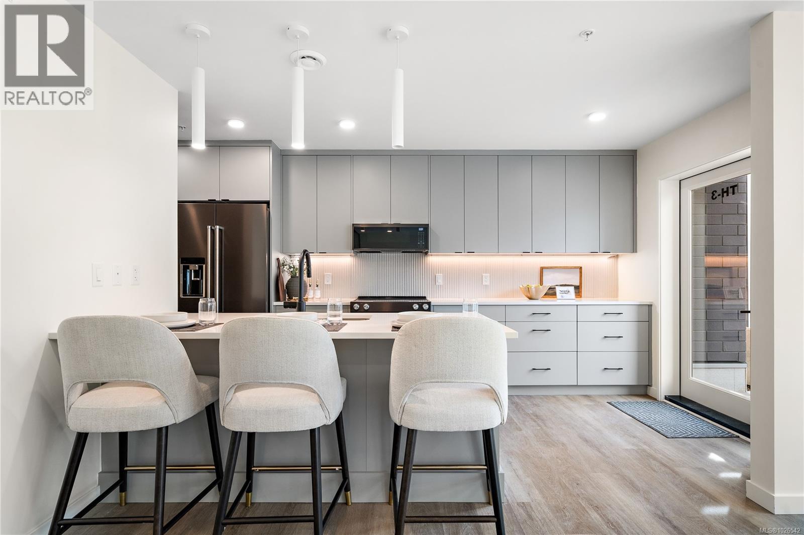 TH5 1102 Esquimalt Road, Esquimalt