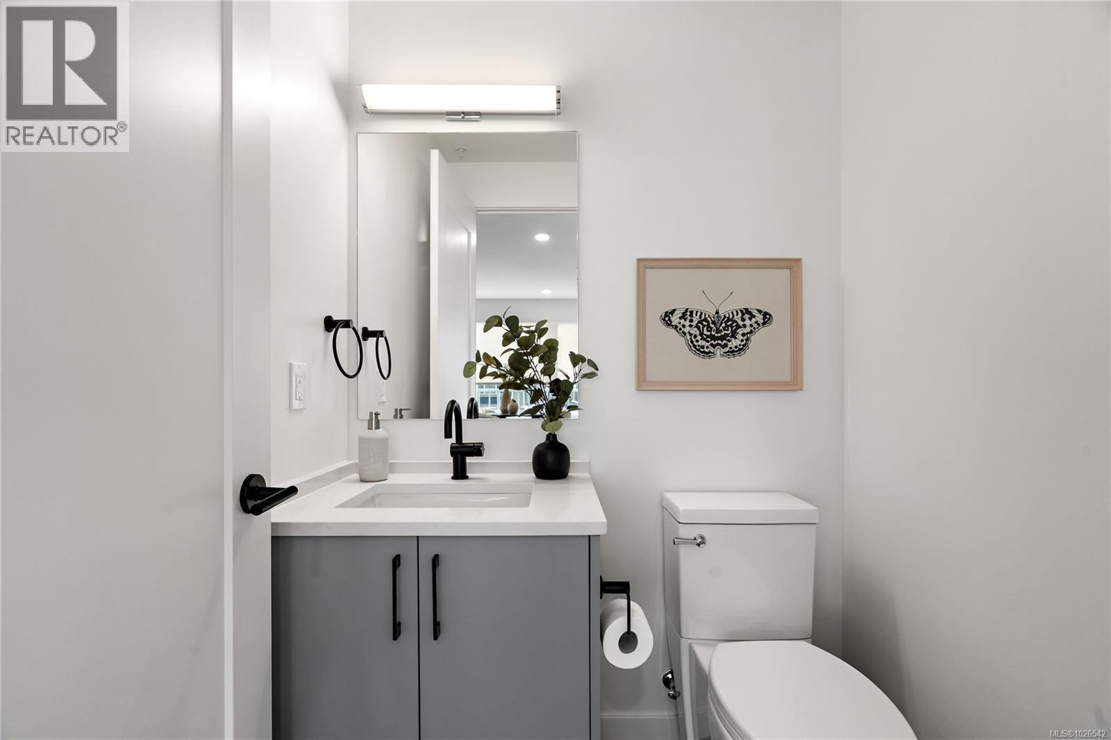 TH5 1102 Esquimalt Road, Esquimalt