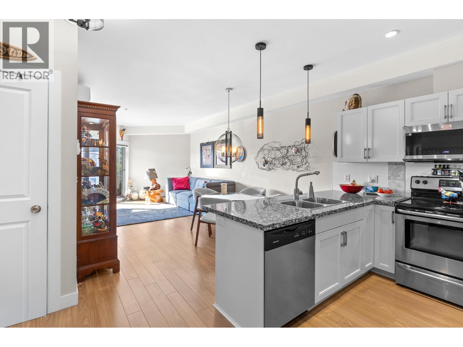 #408 3220 SKYVIEW LANE - Image 2