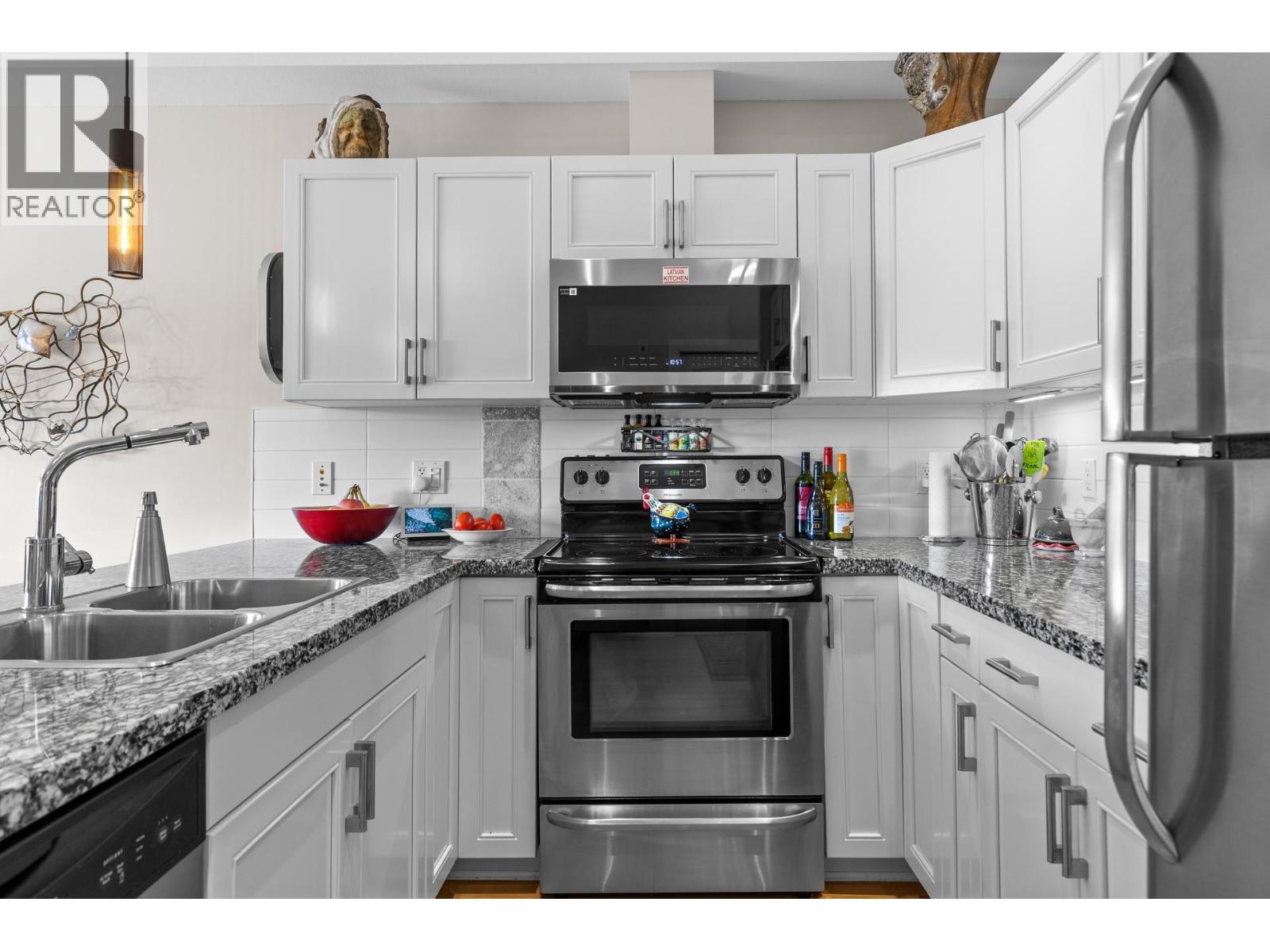 #408 3220 SKYVIEW LANE - Image 3