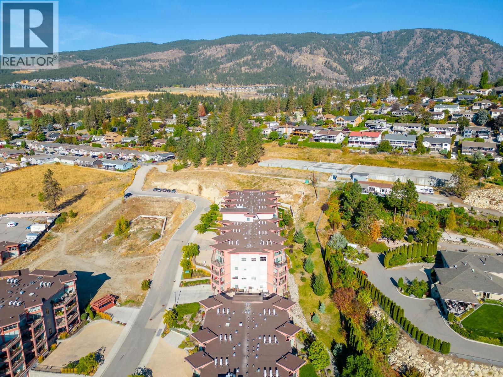 #408 3220 SKYVIEW LANE - 31